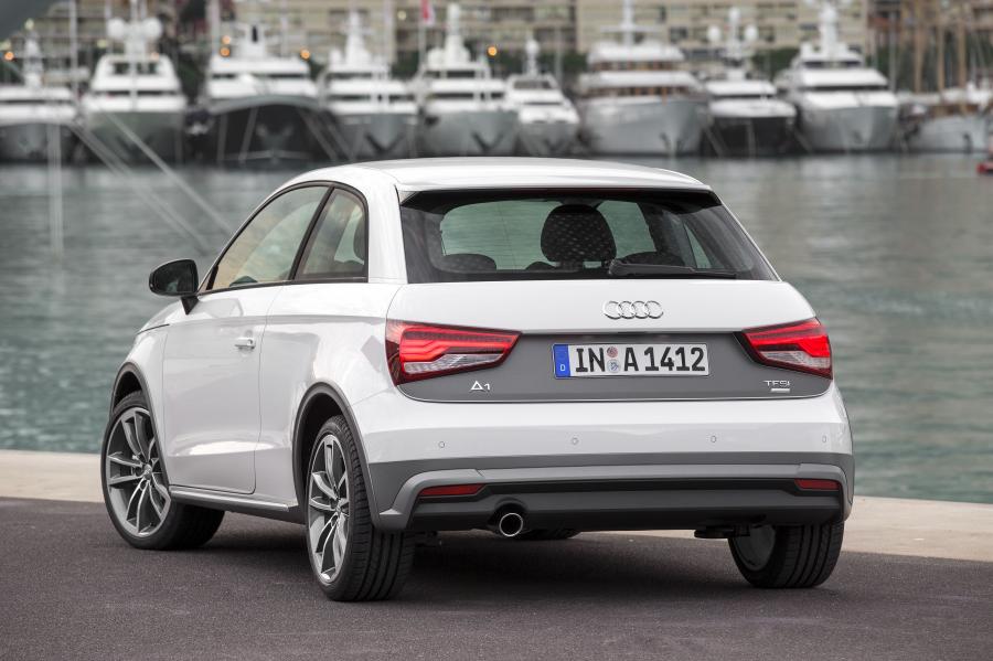  Audi A1 Active TFSI Ultra (8X) 2014 года  (WW) (фото 6 из 12)